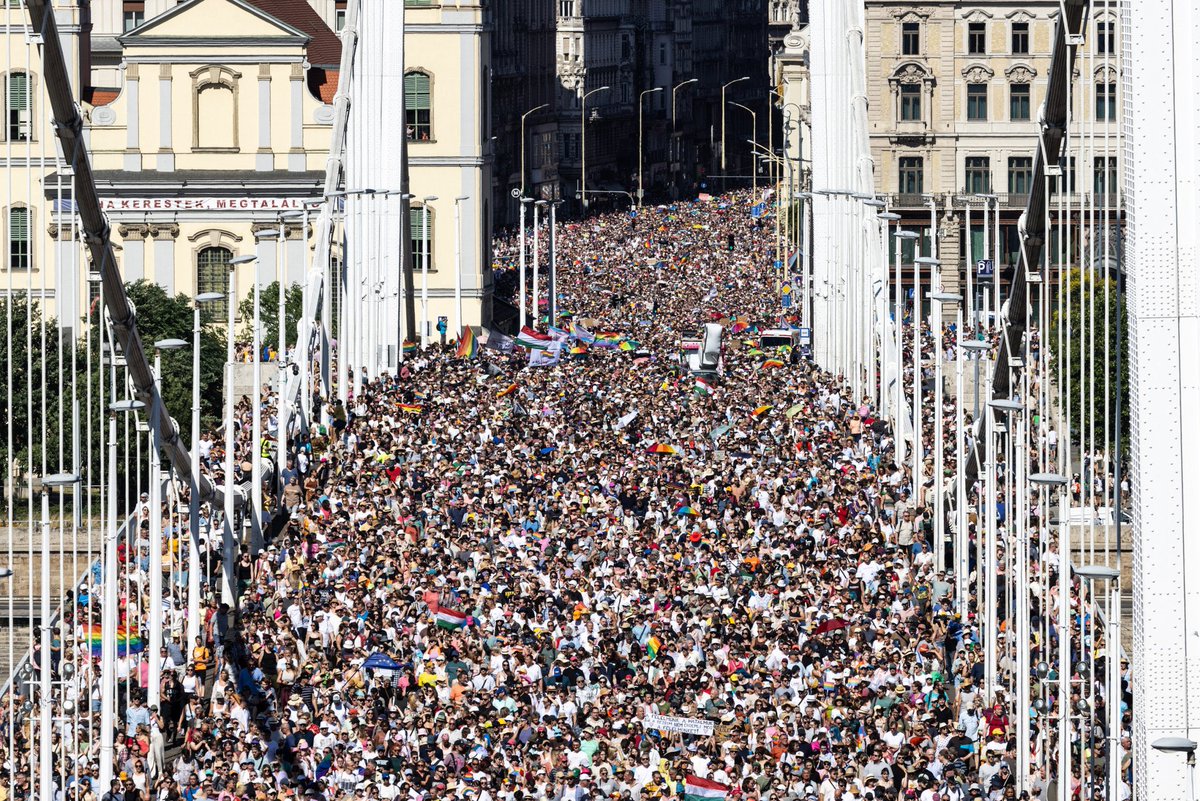 IrlAmbHungary's tweet image. Down by the Danube. As Joyce observed, “love loves to love love.”