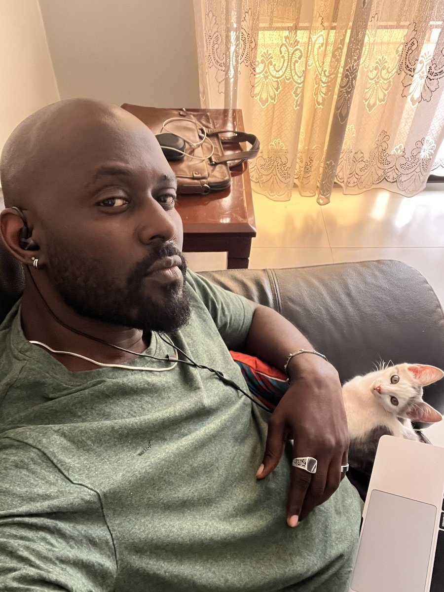 mauricekirya's tweet image. An un-invited guest invited thyself to busk in thine self entitlement 😁 🐈
And ne’er have I cared for cats, in sooth.” 😄