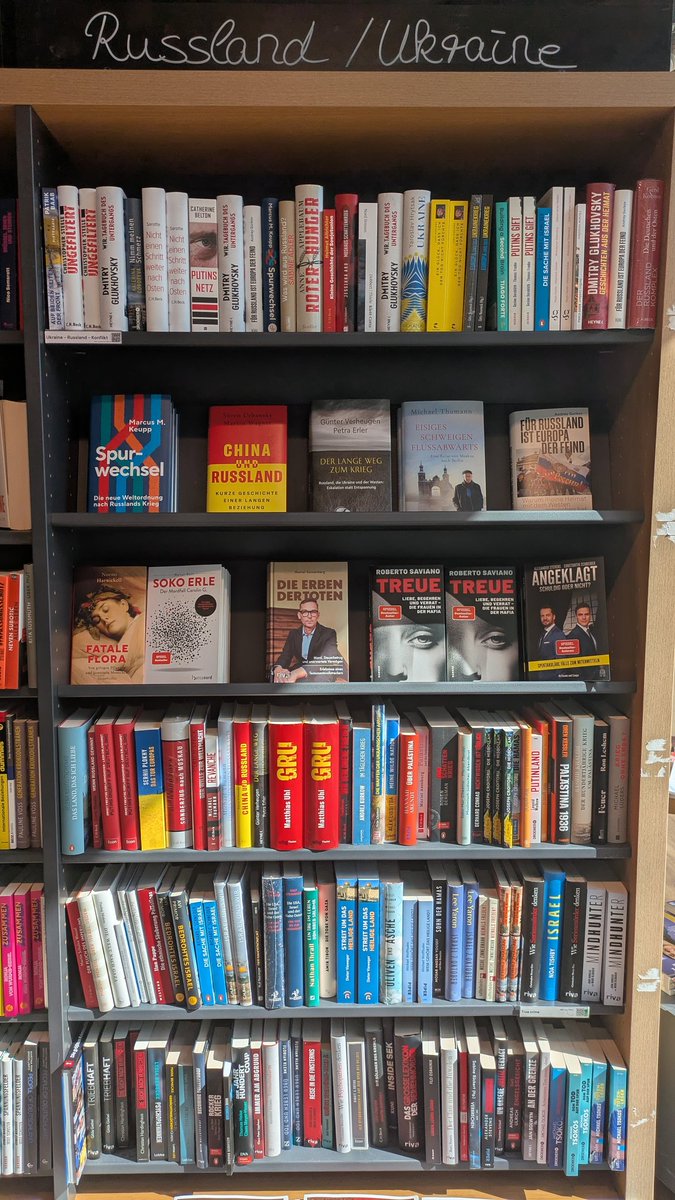 ThomasLeurs1's tweet photo. Und heute wieder in meiner Lieblingsbuchhandlung #Mayersche in #Aachen. 😀 Hat sich im Vergleich zur Vorwoche nicht wirklich was getan. https://t.co/AbRr1MSZFT