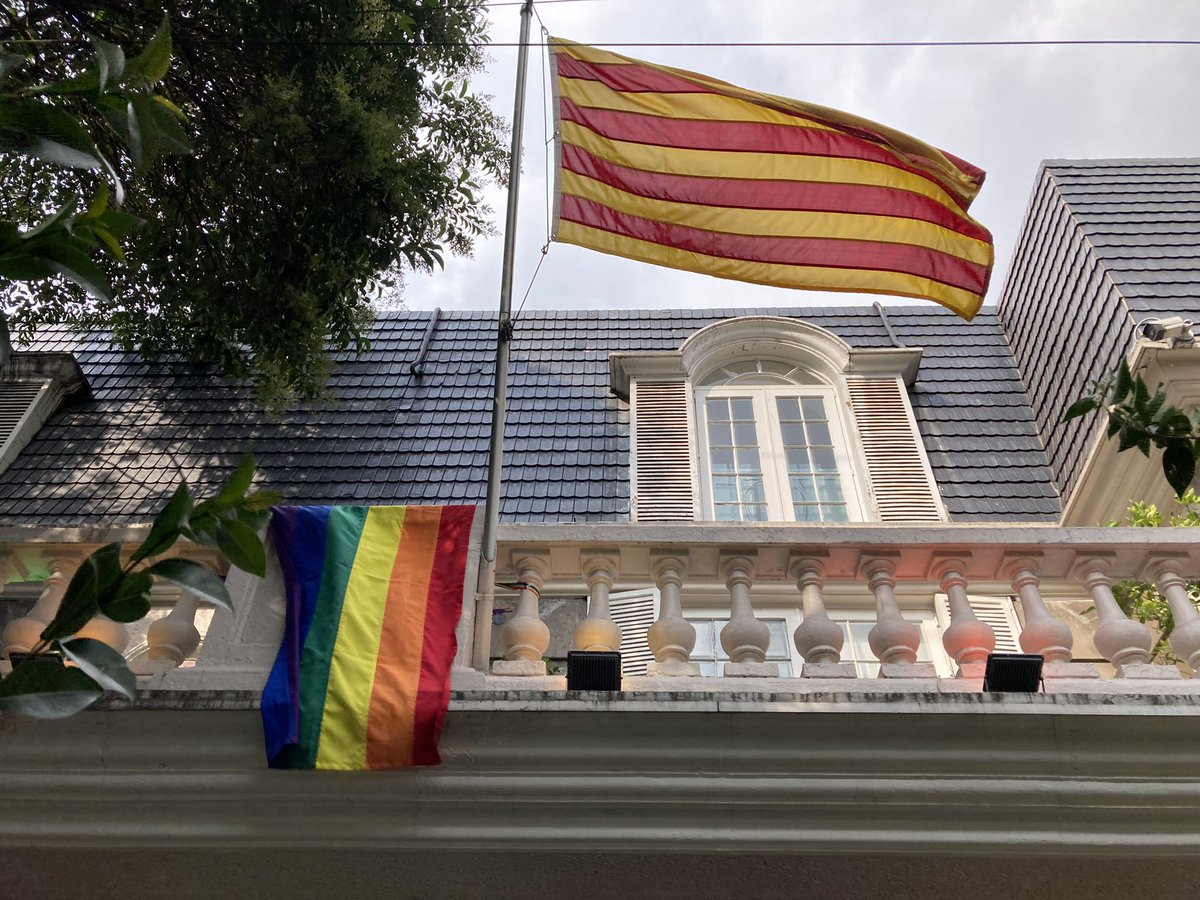 Gob. de Cataluña en México y Centroamérica (@catalunya_mx) on Twitter photo 🌈 Avui #28J2025, Dia per l'Alliberament #LGBTI+, despleguem la bandera a la balconada de la Delegació del <a href="/govern/">Govern de Catalunya</a> a Mèxic
Reivindiquem la necessitat d’una cultura diversa, que reflecteixi totes les veus, identitats i maneres de viure, ser i estimar.
Amb tot l'orgull! ✨ 🌈 Avui #28J2025, Dia per l'Alliberament #LGBTI+, despleguem la bandera a la balconada de la Delegació del <a href="/govern/">Govern de Catalunya</a> a Mèxic
Reivindiquem la necessitat d’una cultura diversa, que reflecteixi totes les veus, identitats i maneres de viure, ser i estimar.
Amb tot l'orgull! ✨