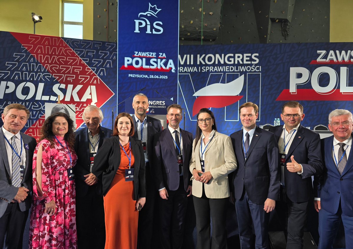 Jarosław Krajewski (@krajewskijarek) on Twitter photo Jarosław Kaczyński został wybrany Prezesem <a href="/pisorgpl/">Prawo i Sprawiedliwość</a> na kolejną kadencję 🇵🇱
#ZawszeZaPolską Jarosław Kaczyński został wybrany Prezesem <a href="/pisorgpl/">Prawo i Sprawiedliwość</a> na kolejną kadencję 🇵🇱
#ZawszeZaPolską