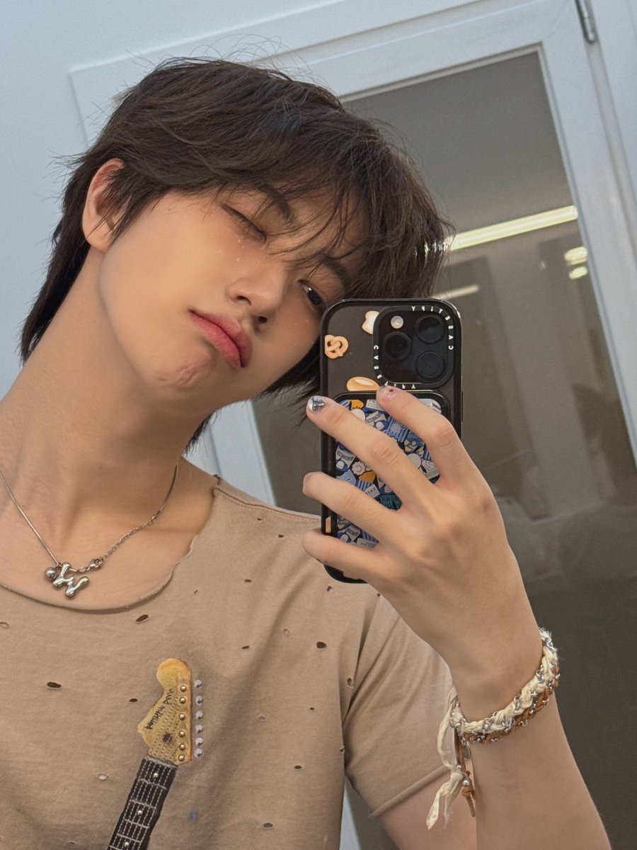 CRAVITY_twt's tweet photo. 🫠🫠 
#원진 https://t.co/lwRYUdTBYm