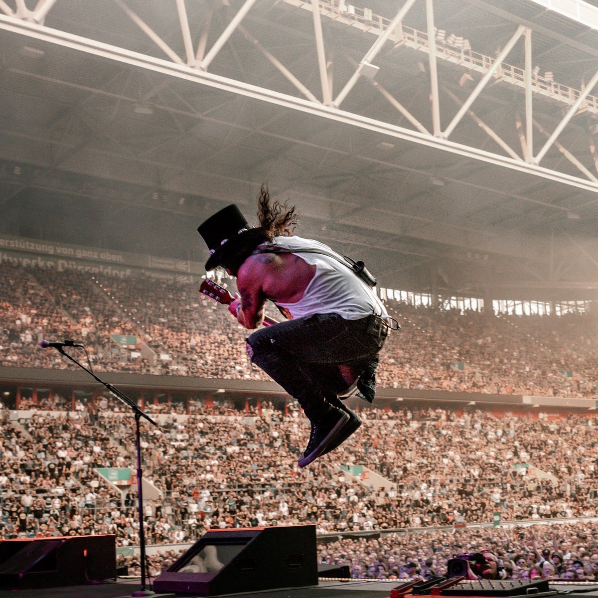 Guns N' Roses tweet media