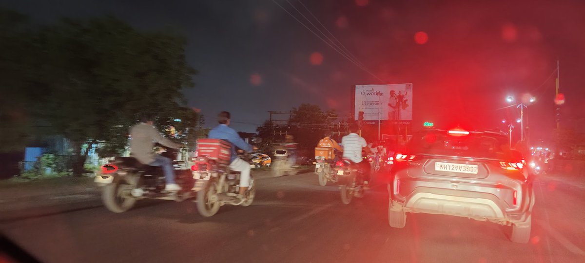 prasannaajakate's tweet photo. No helmate compulsory in #Pune. Then why only fine imposed by @nagpurcp @NagpurPolice @trafficngp in #Nagpur City. @Dev_Fadnavis @DGPMaharashtra #ruleisrule https://t.co/gL0Vfh52Ty