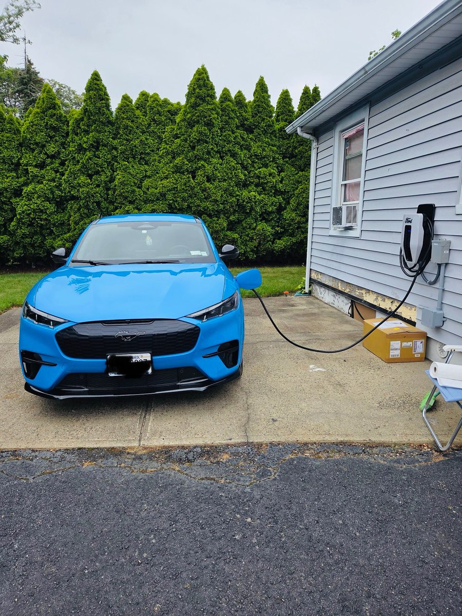 JFF_Electric's tweet image. ⚡️Another sleek @FordMustang charging in the comfort of home!

🔌The Ford Power Promise helps new EV owners connect with a local @Qmerit electrician who will help electrify your home.