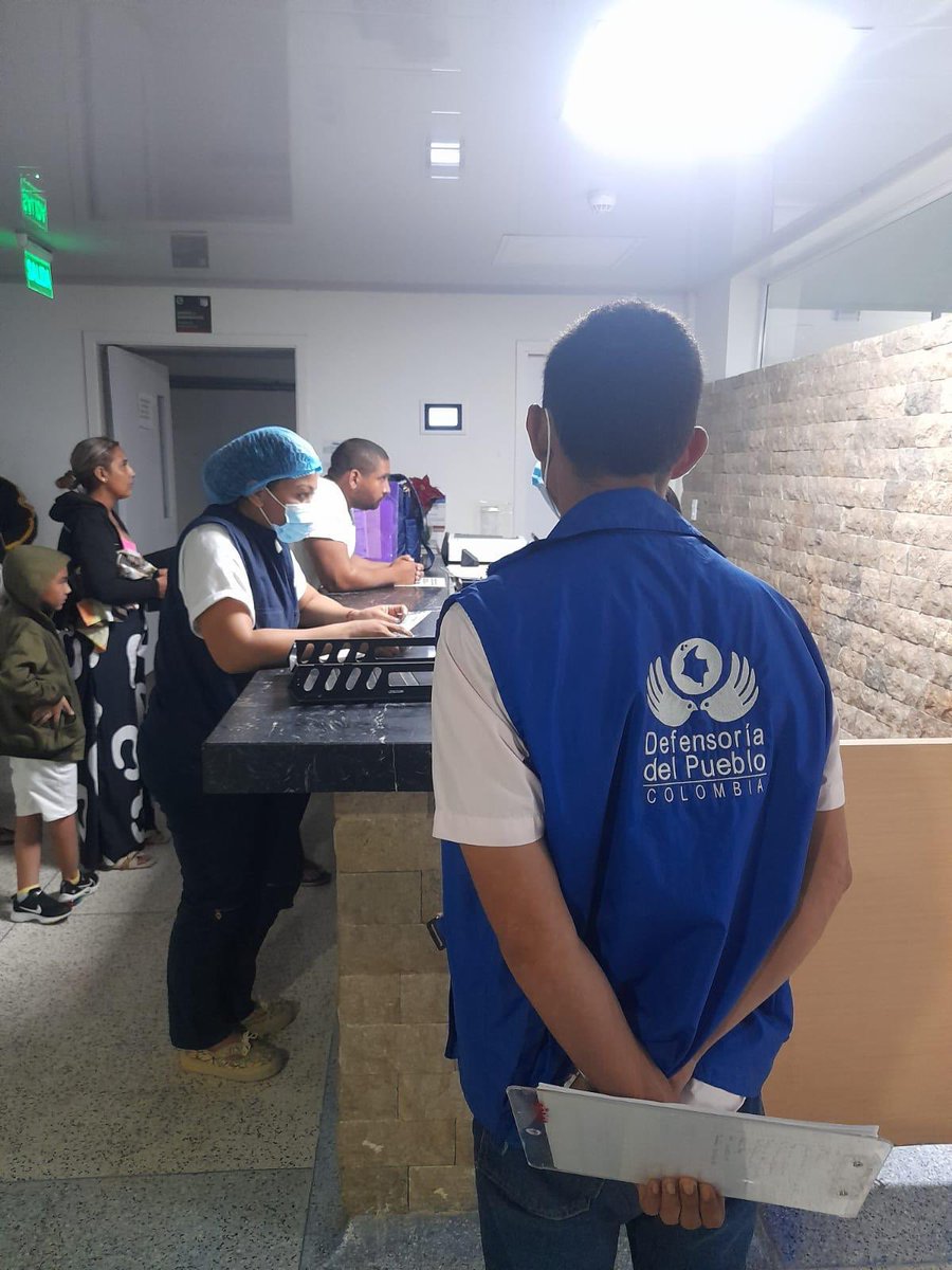 DefensoriaCol's tweet photo. Verificamos la calidad en la atención en salud en clínicas y hospitales de Montería

Junto a servidoras y servidores de la Personería realizamos una brigada en la Clínica Central, Clínica del Niño, ESE San Jerónimo, Clínica del Río, Fundación Amigos de la Salud y Clínica Zayma, tras recibir múltiples quejas ciudadanas.
Reiteramos que el acceso oportuno y digno a los servicios de salud es un derecho fundamental.
Seguiremos acompañando y exigiendo mejoras en la atención a pacientes en el departamento.