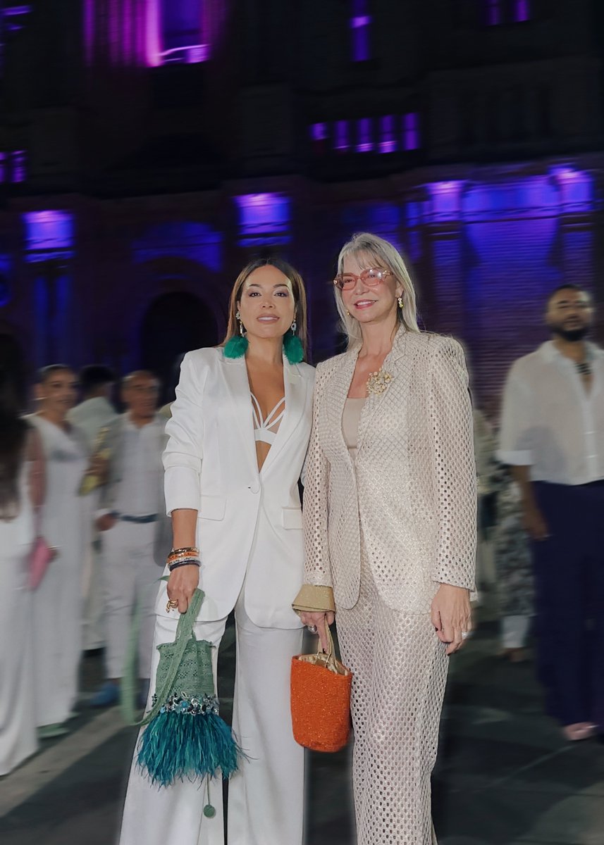 AnaJaIbarra's tweet image. Otro año más viviendo la magia de @calidistritomodaoficial.

Días de talento, arte y pasarelas que nos robaron el aliento.

Gracias por tanta inspiración. Mi corazón y mi galería están llenos.

#DistritoModa #ModaEnMovimiento