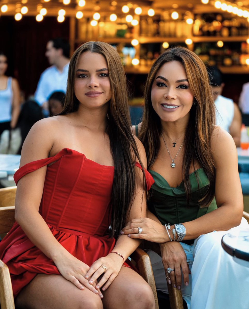 AnaJaIbarra's tweet image. Otro año más viviendo la magia de @calidistritomodaoficial.

Días de talento, arte y pasarelas que nos robaron el aliento.

Gracias por tanta inspiración. Mi corazón y mi galería están llenos.

#DistritoModa #ModaEnMovimiento