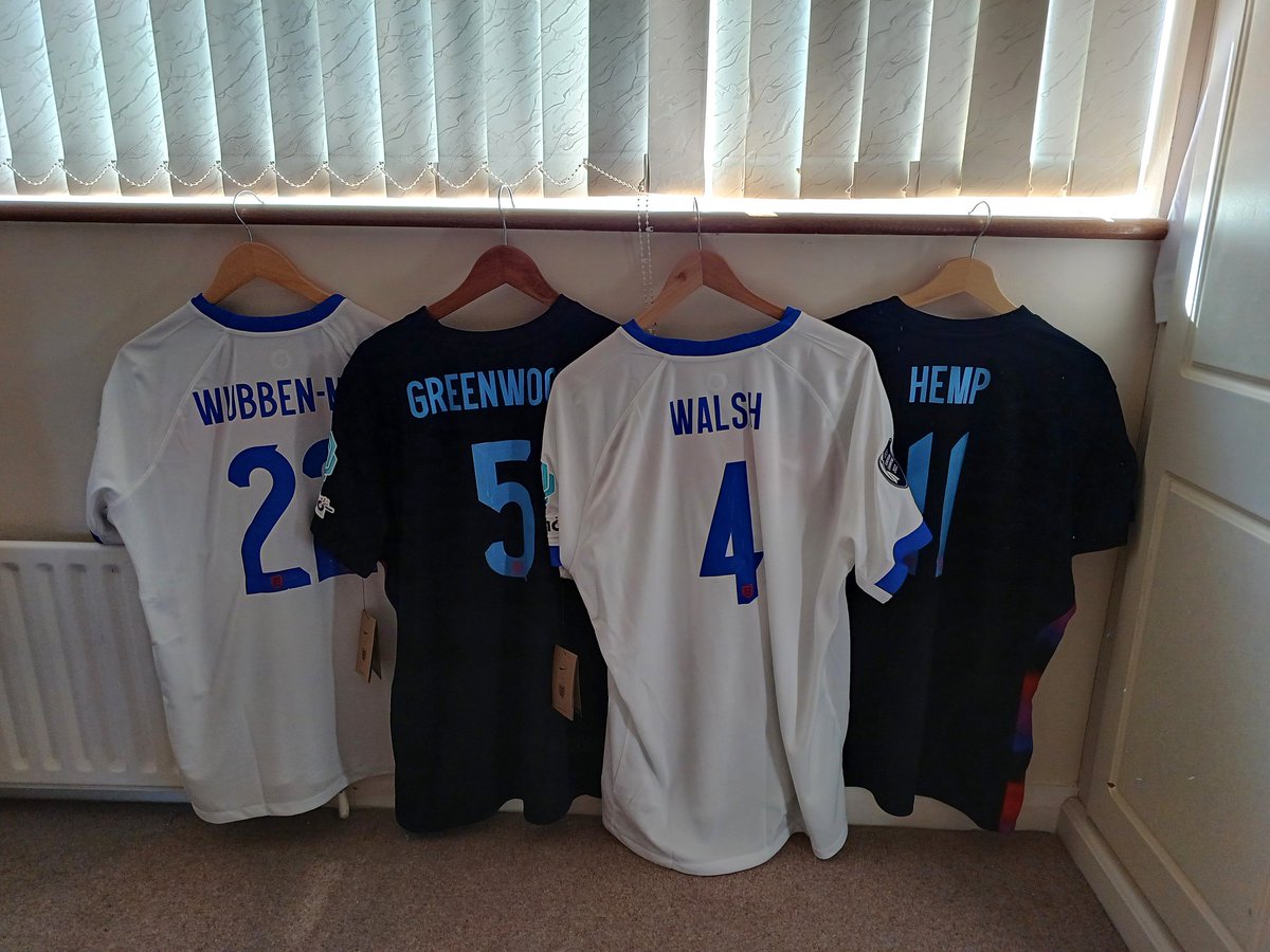 *Huge* thank you to <a href="/wearefoudys/">FOUDYS.COM</a> for today's delivery. Shirts all arrived ready for our Swiss road trip, repping the Lionesses with style. I know they all absolutely worked their butts off to try and get the shirts out in time so much appreciated 👏🏻 💐 ⚽️