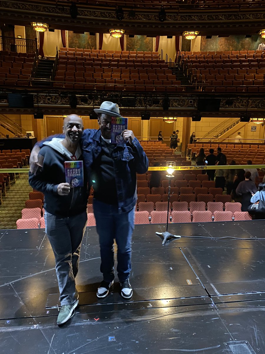 Robert_Townsend's tweet image. In NYC for meetings,went to see one of the most creative shows I have seen in a decade. “MAYBE HAPPY ENDING”, I had to go Backstage!To the cast, @DarrenCriss @HelenJShen @MarcusChoi11 @DezDuron Thanks for the inspiration! And got to hang with @StephengrantHill
Perfect night!