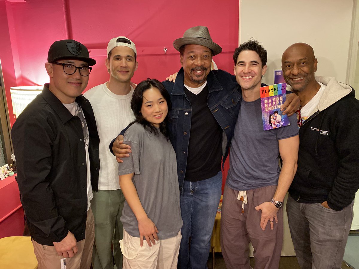 Robert_Townsend's tweet image. In NYC for meetings,went to see one of the most creative shows I have seen in a decade. “MAYBE HAPPY ENDING”, I had to go Backstage!To the cast, @DarrenCriss @HelenJShen @MarcusChoi11 @DezDuron Thanks for the inspiration! And got to hang with @StephengrantHill
Perfect night!