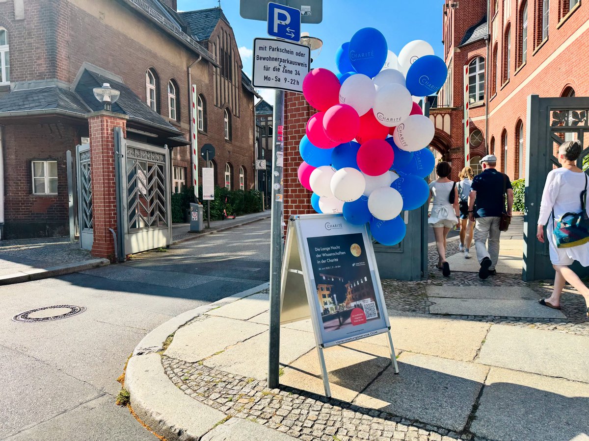 🌙Ob zum Staunen, Lernen oder
Erleben- wir laden euch ein, heute Nacht die 
#LNDW25 an der #CharitéBerlin in allen Farben und Formen mit uns zu feiern!👉
#radioeins sendet live vom Campus
und wir halten euch auf IG auf dem
Laufenden. Los geht’s!