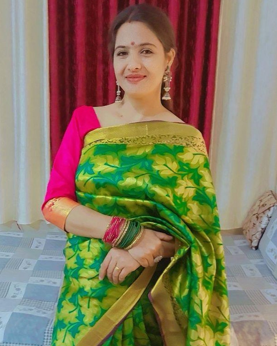 NCMIndia Council For Men Affairs (@ncmindiaa) on Twitter photo An Aam Aadmi Party worker named Richa Thakur was arrested by the Police after an FIR was lodged against her at Vasant Kunj Police Station of South Delhi under IPC sections 389 and 506 by two time MLA from Mehrauli <a href="/MLA_NareshYadav/">Naresh Yadav Ex MLA</a> .
It was alleged that Richa who is originally An Aam Aadmi Party worker named Richa Thakur was arrested by the Police after an FIR was lodged against her at Vasant Kunj Police Station of South Delhi under IPC sections 389 and 506 by two time MLA from Mehrauli <a href="/MLA_NareshYadav/">Naresh Yadav Ex MLA</a> .
It was alleged that Richa who is originally