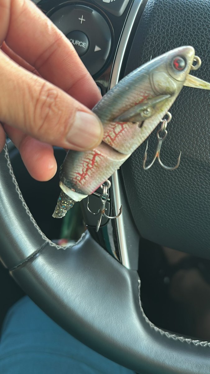 この深さじゃシーバスは厳しいよな　とは思ってたけど今夜はその通りになり帰宅😢　結果坊主　良かったことは今日購入したルアー回収機大活躍　先日引っ掛けたハニタスを膝まで入水して回収