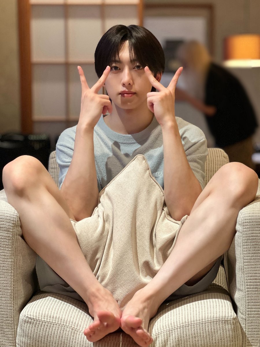 お盆実家帰時集まる親戚達と寛ぐフウマくん的写真でとても良い