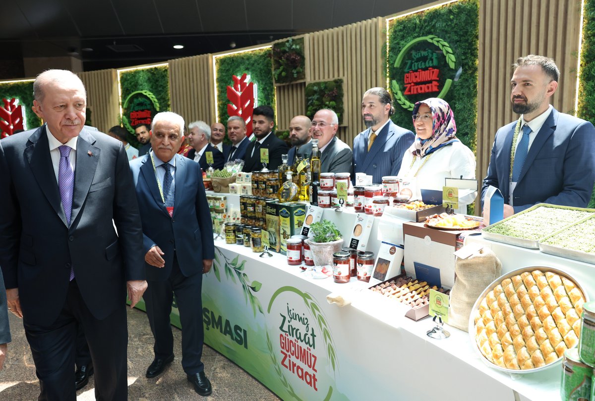 “İşimiz Ziraat Gücümüz Ziraat” temasıyla bu yıl 4’üncüsü tertiplenen Tarım Ekosistemi Buluşması’nın hayırlara vesile olmasını diliyorum.

Türkiye’nin kalkınmasına, soframıza ulaşan pek çok ürünün yetiştirilmesine emekleriyle vesile olan çiftçi kardeşlerime selamlarımı iletiyorum.