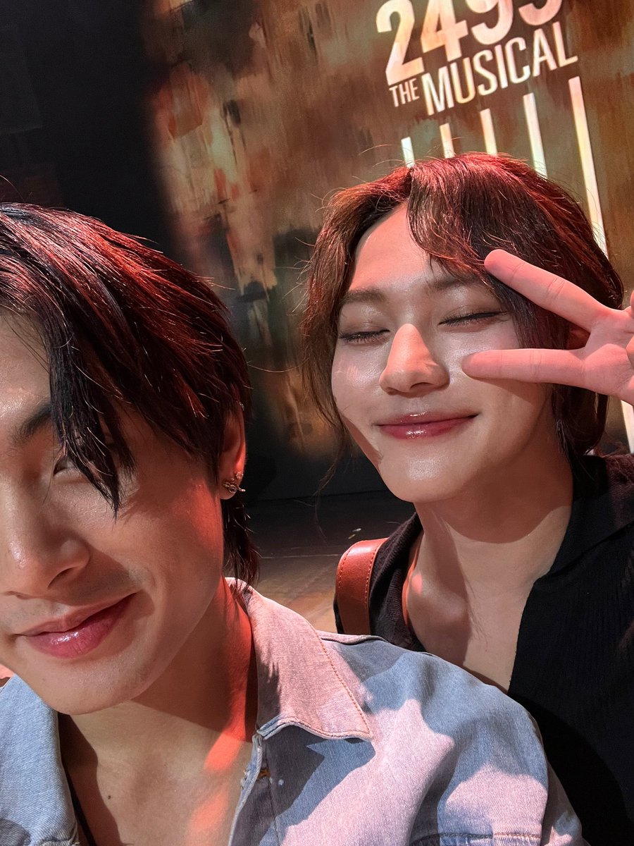 เด็กที่ไหนมาเชียร์เนี่ยน่ารักเชียว <a href="/realxlg/">เล็_ทส์โก_อีทติ้ง</a> #2499TheMusical