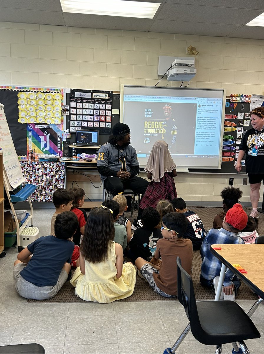 Hamilton Tiger-Cats (@ticats) on Twitter photo Always giving back to the community! 🙌
Several Ticats players were busy this month, getting involved in community initiatives and inspiring the next generation!
Presented by <a href="/FirstOntarioCU/">FirstOntario Credit Union</a> Always giving back to the community! 🙌
Several Ticats players were busy this month, getting involved in community initiatives and inspiring the next generation!
Presented by <a href="/FirstOntarioCU/">FirstOntario Credit Union</a>