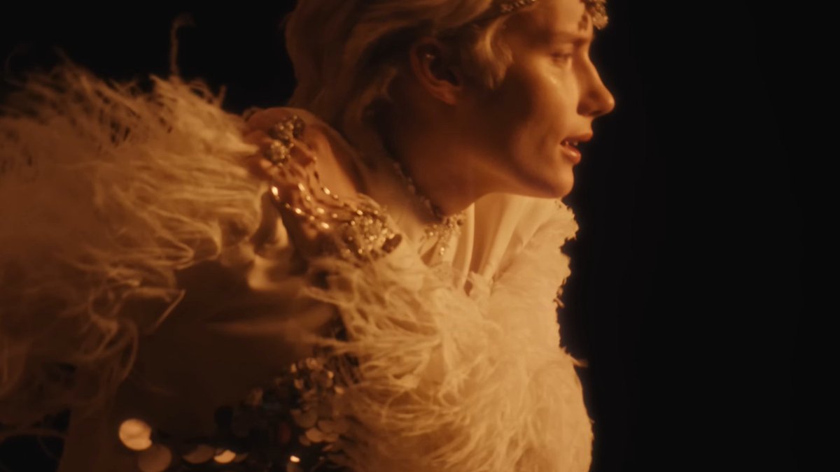 hueningkai 4 u tweet media