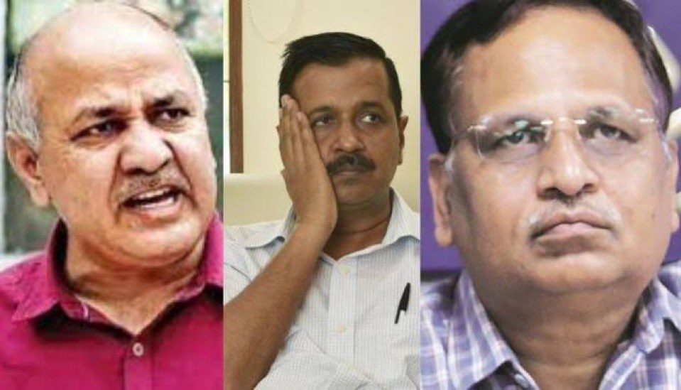 BharatKiNews_'s tweet photo. 🚨 TROUBLE mounts for AAP!
ACB likely to arrest ex-Delhi Deputy CM Manish Sisodia & ex-Health Minister Satyendra Jain in the ₹2,000 Cr Delhi classroom scam 🏫💰
Major jolt ahead for Kejriwal govt!
#AAPScam #DelhiScam #ManishSisodia #SatyendraJain #ClassroomScam #Corruption #BreakingNews #DelhiPolitics