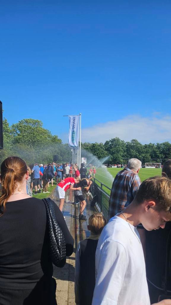 Dutchkillie's tweet image. They are trying to give the dutch Scottish weather