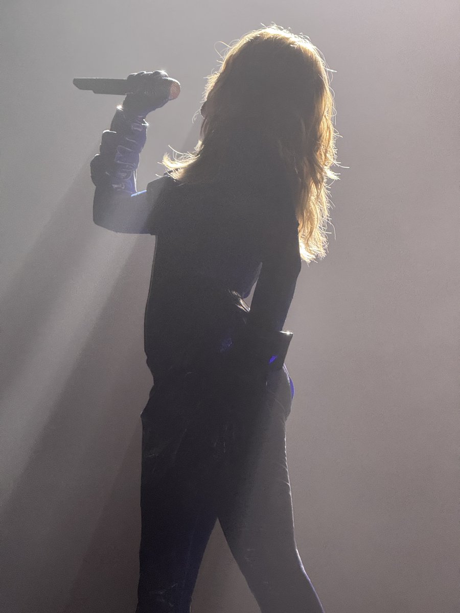 UKJoel's tweet image. 💙✨🔵Kylie Blues🔵✨💙
I loveeeee the opening section of the tour! Her outfit is sooooo sexyyyy!
Really hope we get a bluray or dvd, but for now my Tension World Tour adventures are over!
Padam’d our way to four different cities and had a ball! 💙✨
@kylieminogue thank you!