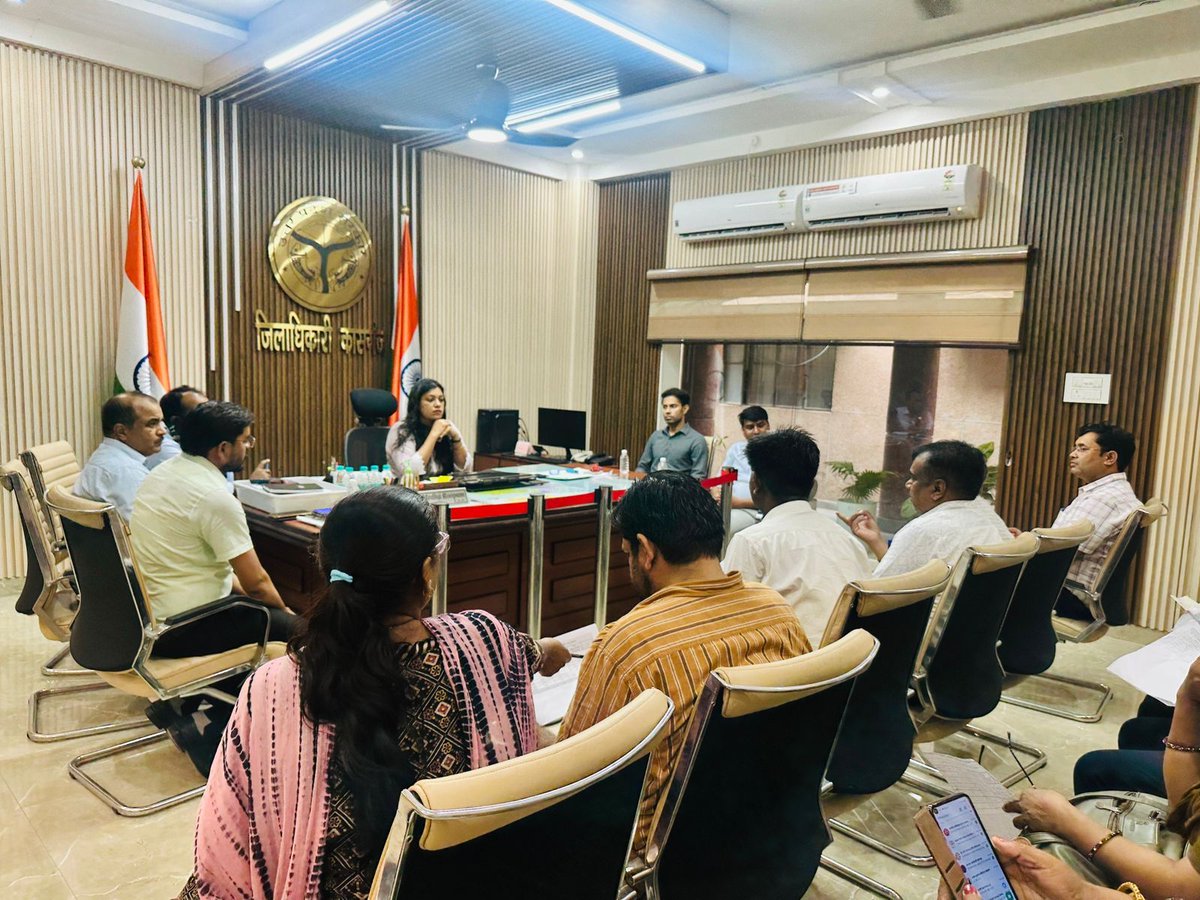 DM Kasganj (@dmkasganj) on Twitter photo आज शाम पोषण ट्रैक्टर तथा सीएम युवा उद्यमी सहित अन्य योजनाओं की बैठक कर कार्य में प्रगति लाने को संबंधित अधिकारियों को निर्देशित किया गया।
<a href="/CMOfficeUP/">CM Office, GoUP</a> <a href="/ChiefSecyUP/">Chief Secretary, GoUP</a> #kasganj आज शाम पोषण ट्रैक्टर तथा सीएम युवा उद्यमी सहित अन्य योजनाओं की बैठक कर कार्य में प्रगति लाने को संबंधित अधिकारियों को निर्देशित किया गया।
<a href="/CMOfficeUP/">CM Office, GoUP</a> <a href="/ChiefSecyUP/">Chief Secretary, GoUP</a> #kasganj