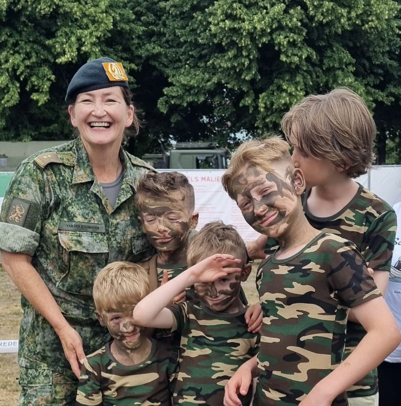 ESteenhoven's tweet image. #veteranendag

Verbinding tussen jong &amp;amp; oud