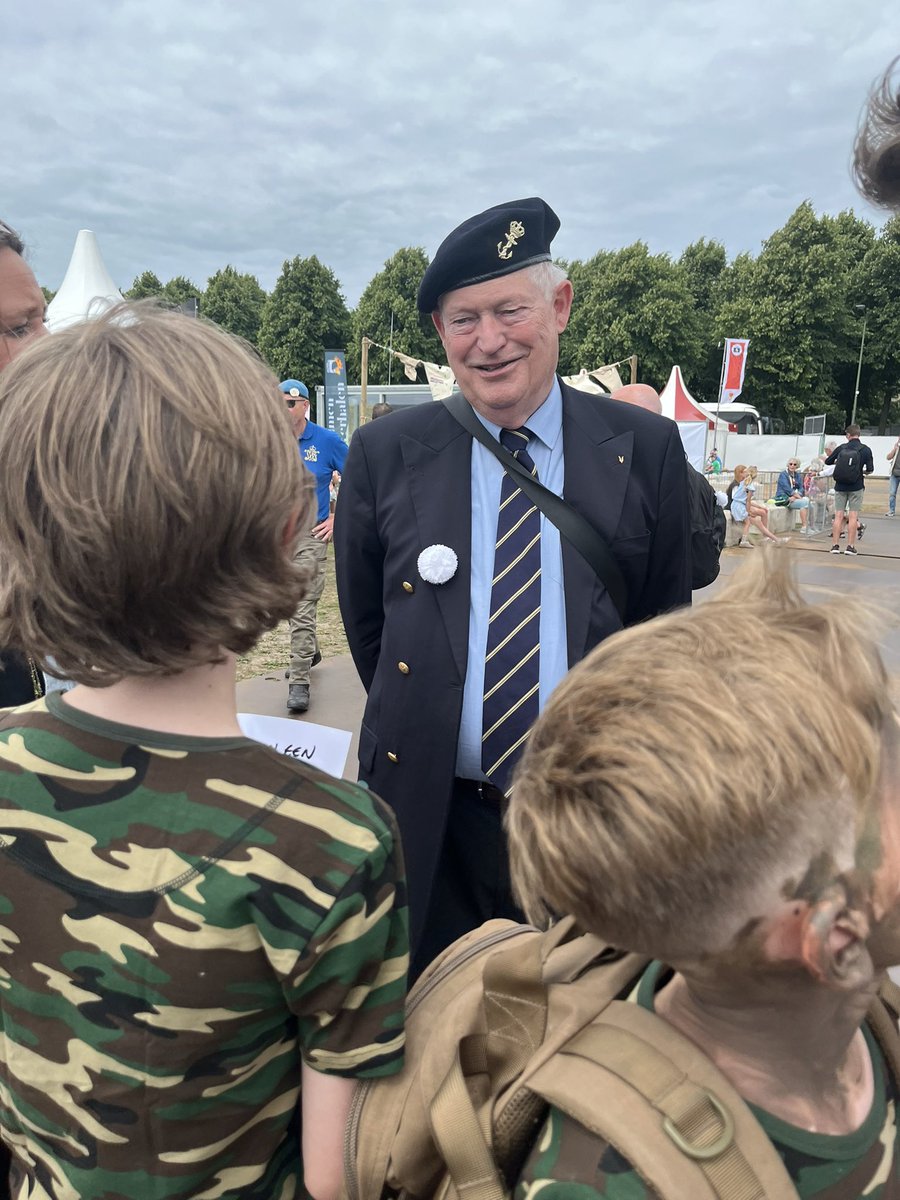 ESteenhoven's tweet image. #veteranendag

Verbinding tussen jong &amp;amp; oud