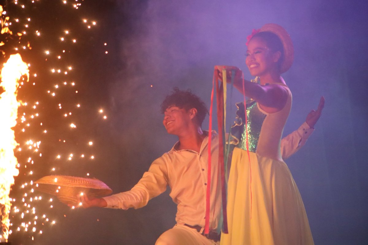 CulturasBolivia's tweet photo. Santa Cruz ya definió a sus representantes para la etapa final del certamen Bolivia Danza en el Bicentenario, 1er lugar: Yaku-Memorias de un país 
2do lugar: Resistencia y legado - Dos almas y una Nación
#2025BicentenarioDeBolivia
#nuestrasculturasnuestraidentidad
#SantaCruz https://t.co/n6TBZbxaGz
