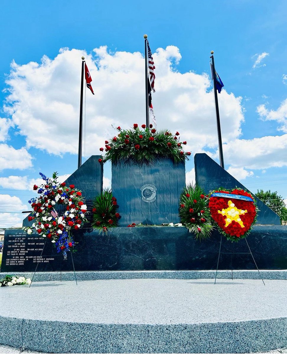 op_hawkeye's tweet photo. 6.28.2005 | Major Stephen Reich 🇺🇸

#OpHawkeyeRemembers #StephenReich #USMA #ArmyBaseball #USABaseball #160thSOAR #BronzeStars (3) #PurpleHeart #OperationRedWings #ORW #NSDQ

📜 https://t.co/JzGx32NMDs
📜 https://t.co/QoqWTz9BbT
📜 https://t.co/rrK6TheQNk https://t.co/w6OQxJmgKk