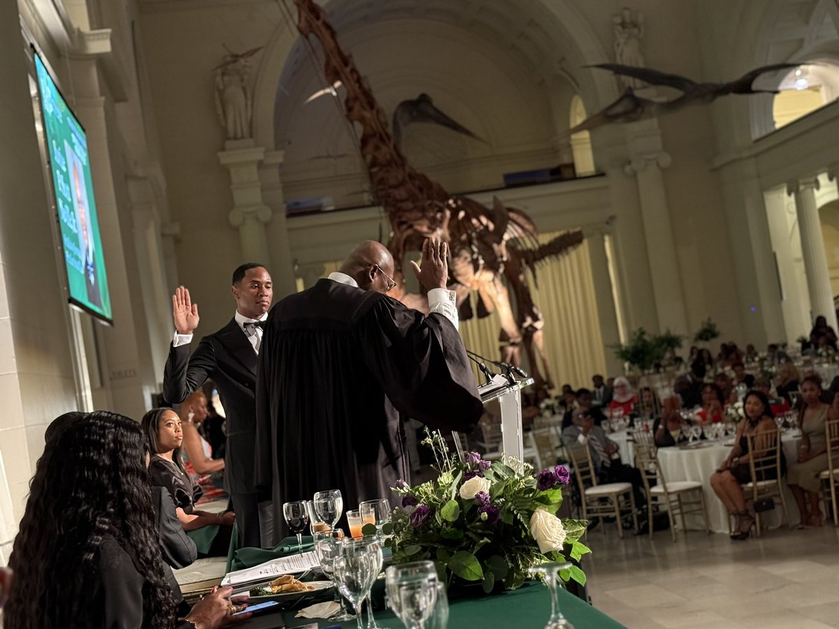 Repevans33's tweet image. I had a great time attending the 111th Cook County Bar Association (CCBA) Installation and Awards Banquet at the beautiful Field Museum.
Congratulations to new 𝗖𝗖𝗕𝗔 𝗣𝗿𝗲𝘀𝗶𝗱𝗲𝗻𝘁 𝗔𝗻𝘁𝗼𝗻𝗶𝗼 𝗟𝗲𝗲 𝗮𝗻𝗱 𝘁𝗵𝗲 𝗽𝗵𝗲𝗻𝗼𝗺𝗲𝗻𝗮𝗹 𝗯𝗼𝗮𝗿𝗱 𝗺𝗲𝗺𝗯𝗲𝗿𝘀.
⚖️…