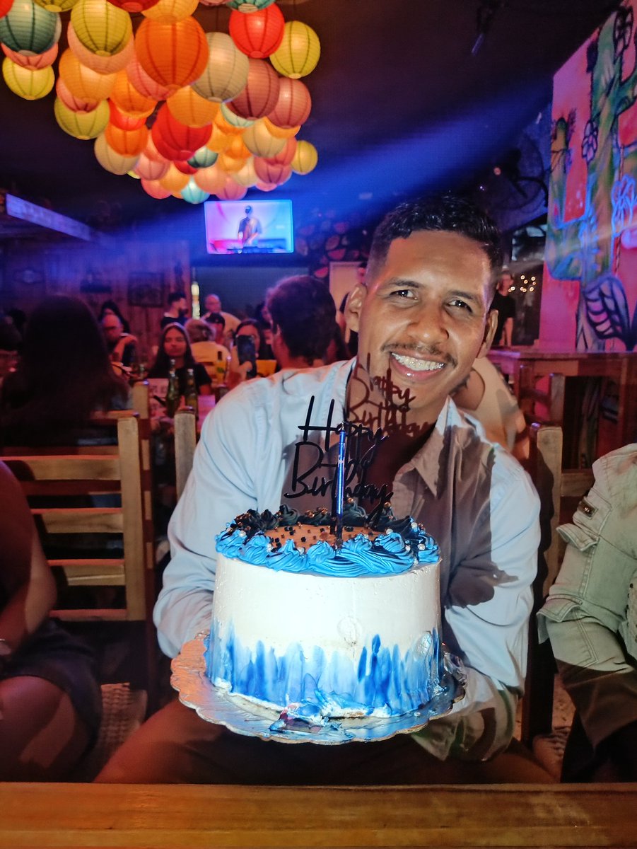 Ya somos del escalón 30 😍 pero como el vino 🤣 Gracias a todos por felicitarme 🫶Los quiero enorme mis sabrosos 😍😘