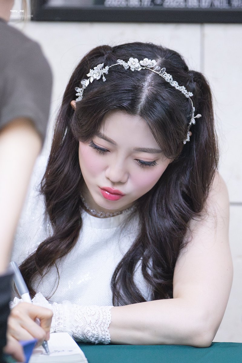 250627 프리다 || 사인회
메모리아 | 박시인

근육아기토끼...🩷