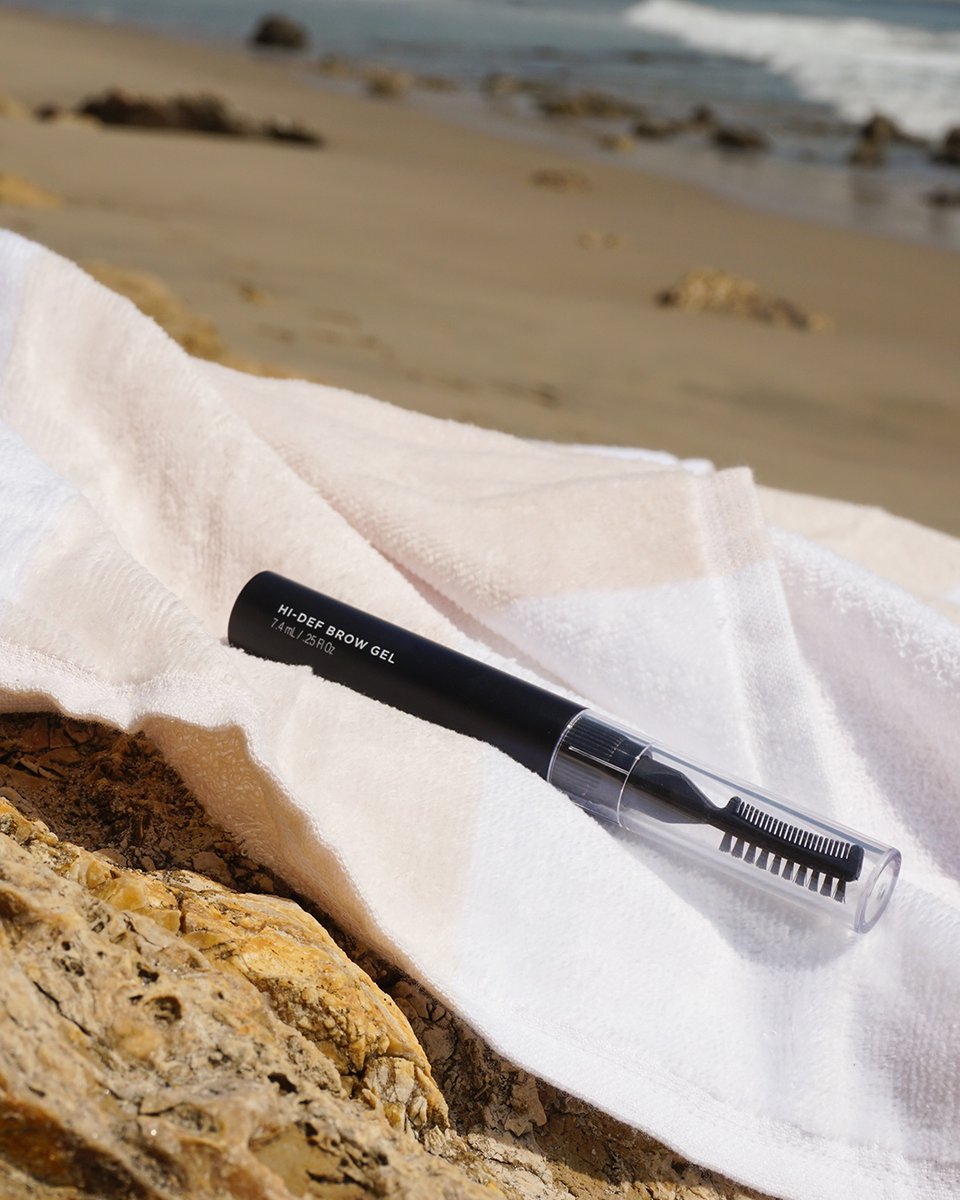 Our Strengthen &amp; Define Brow Collection has all you need for your summer escape: a full-size brow serum, full-size brow gel, and gentle makeup remover – all inside a neoprene cosmetic bag, with 35% savings!
l8r.it/6kS2
