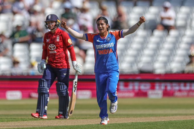 Good start from Indian bowlers 👏