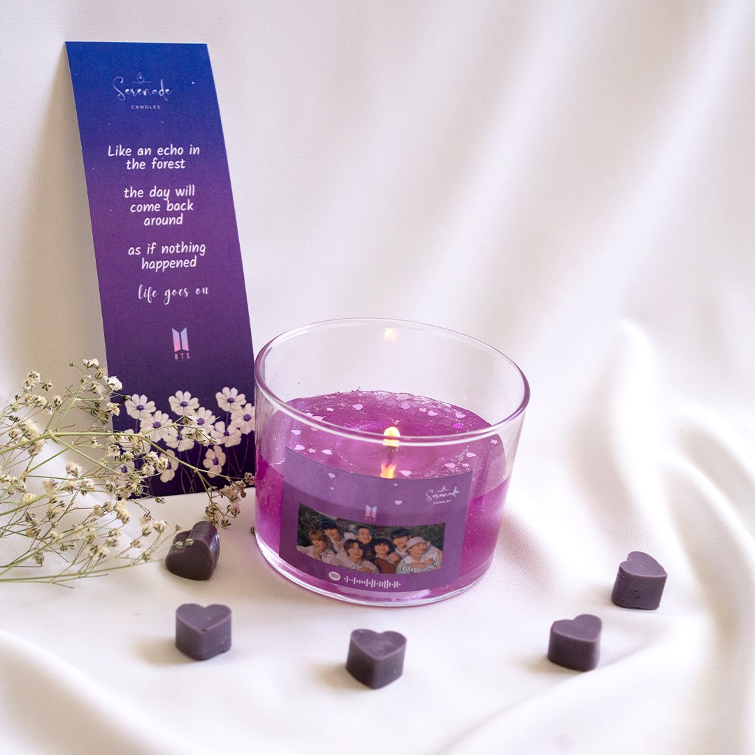 BTS evreninden ilhamla tasarladım 💜
Spotify kodunu okutarak şarkını dinle,
mumunu yak, ışığını bul.
#MagicShop #BTS #Borahae #Army #handmade

📦 BTS temalı kitap ayracı hediyeli
📍Sınırlı stok