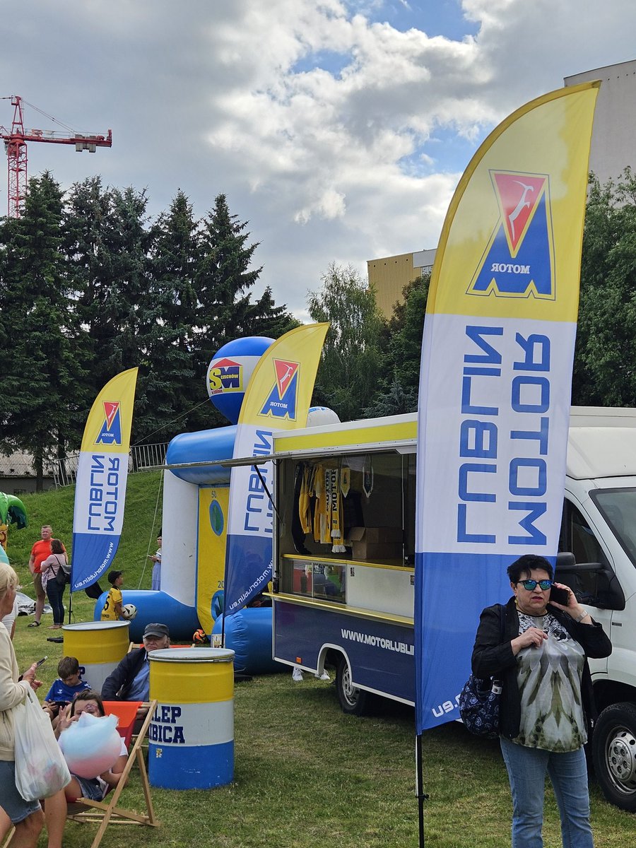 SKMLMotorowcy's tweet photo. Z @MotorLublin na Festynie Spółdzielni Mieszkaniowej Czechów, a jutro zaglądamy na Barwy Lata w Kraśniku. Wpadajcie pograć w piłkę i milo spędzić czas w ten weekend z nami https://t.co/ubPJclmqPk