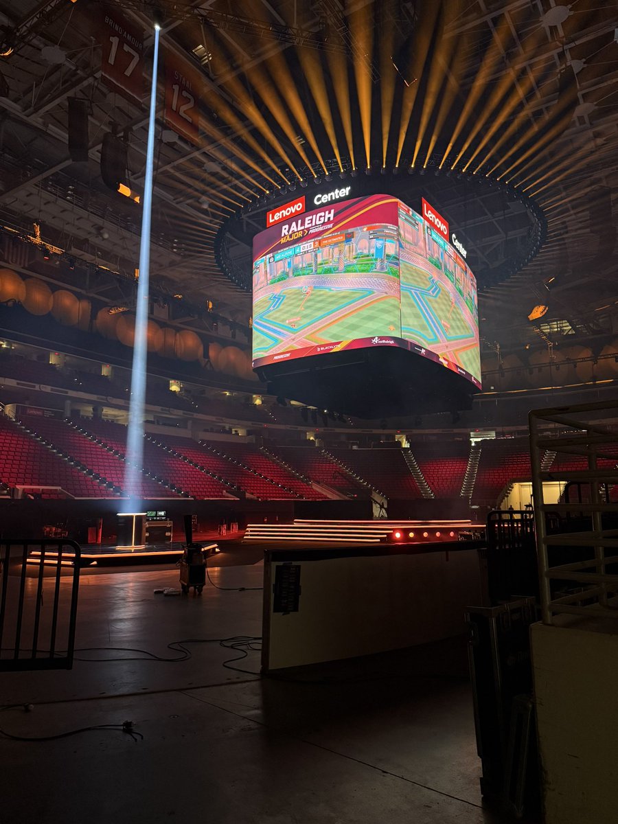 SimpleAloe's tweet image. My time at RLCS is wrapped! I had a lovely time working on b stream, and am looking forward to heading home for a while after being on the road since May 19th ✨
We have GC OQ3 and TMC OQ2 this week! So excited to be back in my natural habitat at my desk.