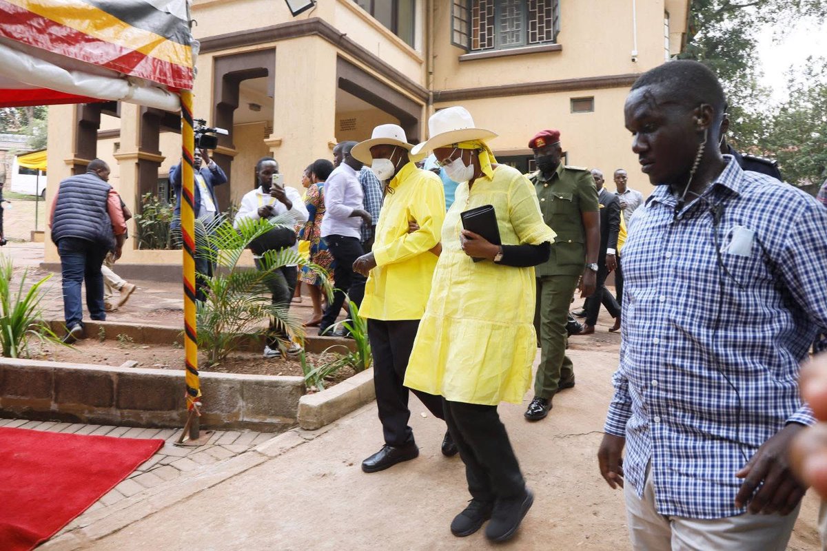 Ugandan President Yoweri Museveni has announced his intention to run for a 7th term.
Earlier today Mr Museveni arrived at the National Resistance Movement party HQ to collect his nomination forms.
(Image- NRM party)