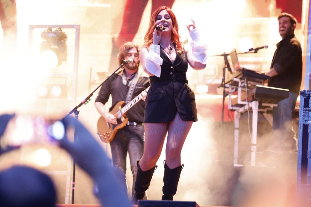 basthian_castro's tweet photo. Que nunca nos hagan creer que ellas no triunfaron en solitario, ambas brillan por sí solas y ambas se mandaron tremendo glow up después de dejar a la banda. 🔥✨ Leire Martínez ❤️‍🩹 Amaia Montero https://t.co/OGFUit5B9v