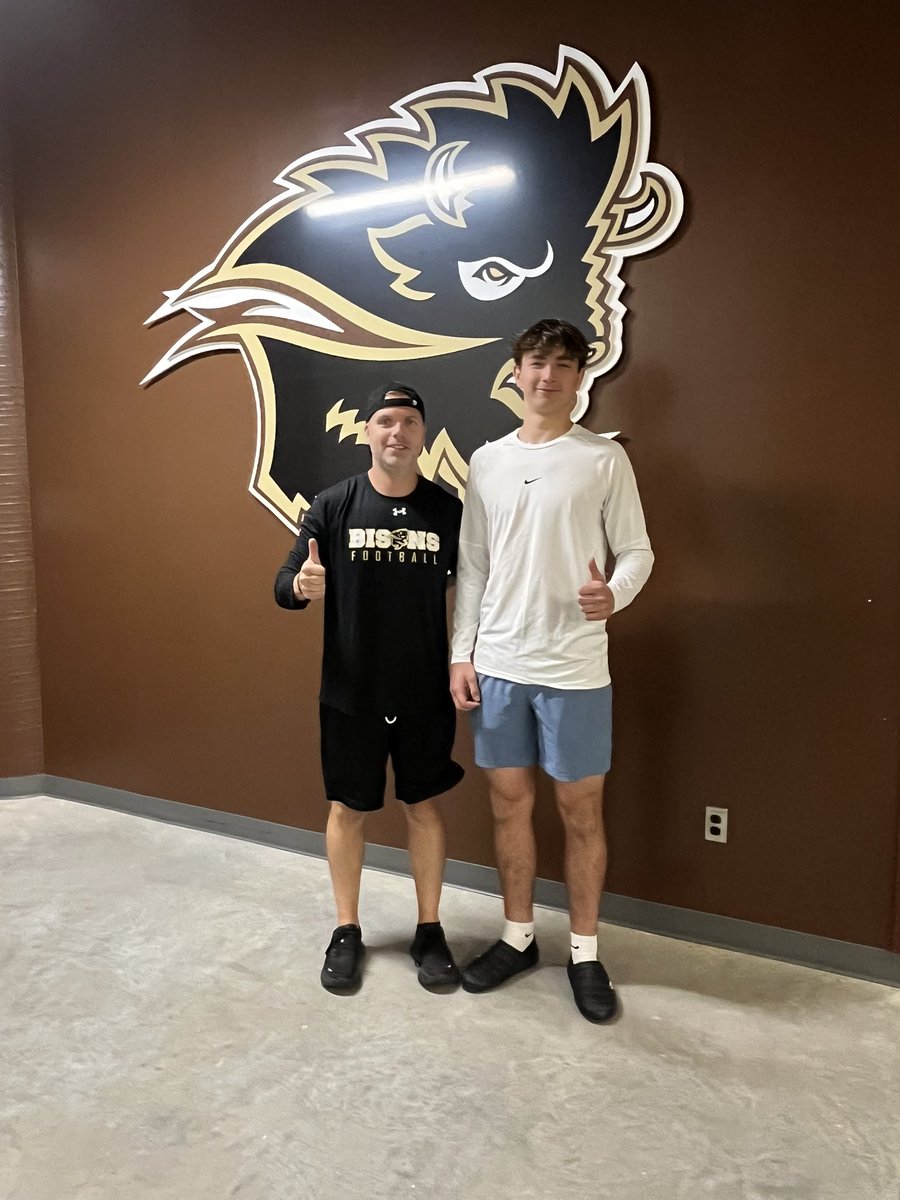 After a meeting with <a href="/Sean_Ollie/">Sean Ollie</a> I am proud to announce that just received my first official offer from the University of Manitoba!
<a href="/recruitready/">Recruit Ready</a> <a href="/op_footballwpg/">OP Raider Football</a>