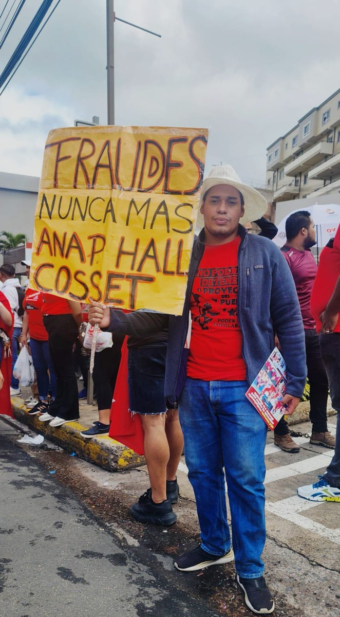 AlbertoCorrito's tweet photo. #GolpesYFraudesNuncaMás Un día como hoy hace 16 años, las élites saqueadoras, corruptas, dictadoras le arrebataron muchos derechos a la población hondureña, entre ellos la vida, un convivio digno social y la legitimidad de tener un presidente como Manuel Zelaya Rosales. https://t.co/41OFr32eOf