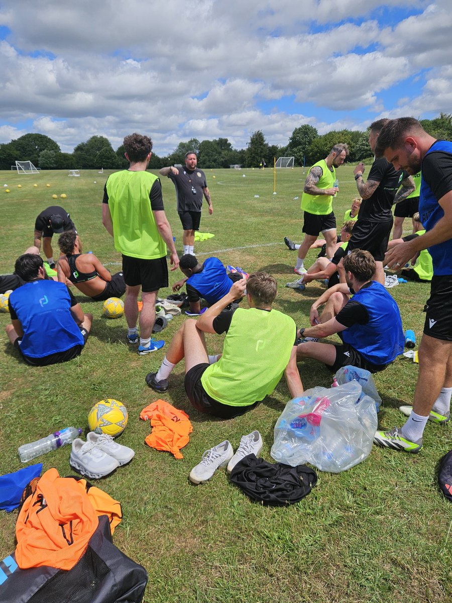 We've been at training today it was a hot one, but the first team oozing coolness as usual 🖤🤍🖤🤍