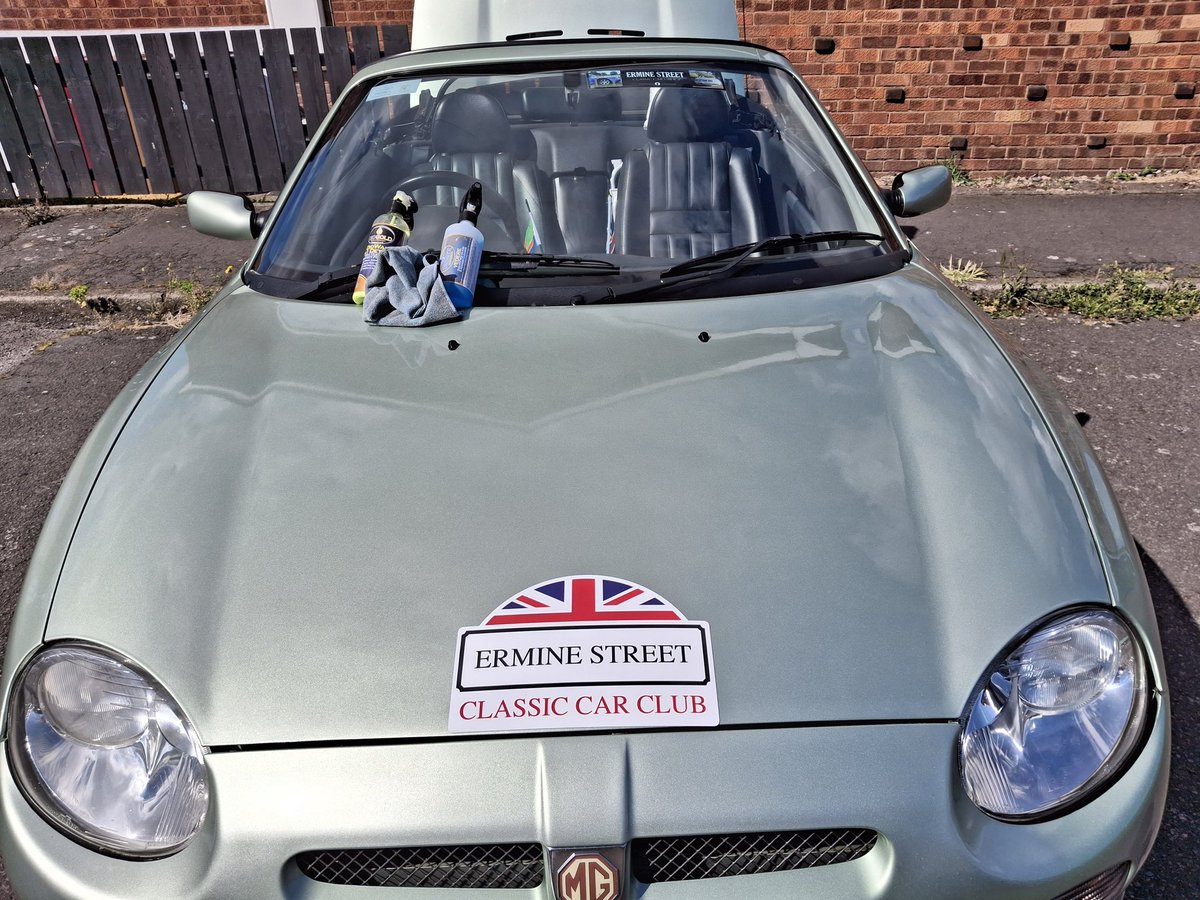 Pre  carshow prep and shine bought to you by <a href="/diomyx1/">Uncle Alberts DIOMYX Solutions</a> .
#BartonUponHumber
#MGLove
#NotJustForTrucks