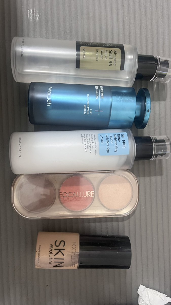 zzaskin_'s tweet photo. WANT TO SELL ( prelove yaa ) masi banyak

corsx snail 90k
wardah exosome egf-pdrn 50k
corsx moist 100k
eyeshadow focallure 25k
foundi focallure 20k https://t.co/H7uoAU6ou2