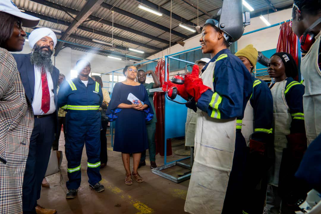 CanHCGhana's tweet photo. Hon. Sarai met women 👩🏾🏭 in 🇬🇭 who have received support through Canada’s #INVEST project! Partnerships like this between 🇨🇦 and 🇬🇭 in #TVET and skilled trades is changing the narrative. 👩🏾🏭👩🏾🏭👩🏾🏭#INVESTinHer #WUSC https://t.co/Ytqdb1K7x8
