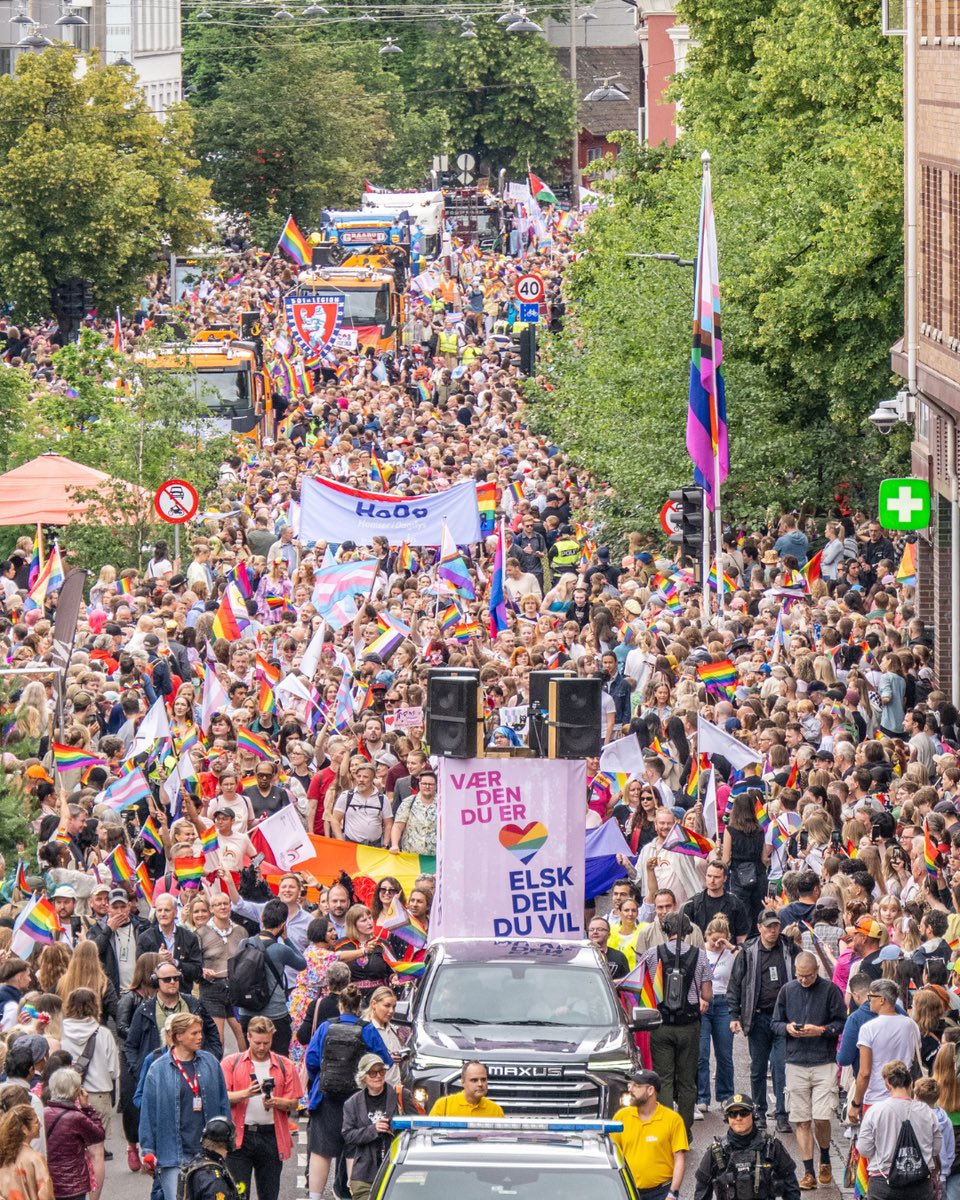 🇳🇴🏳️‍🌈 Never before have so many taken part in a Pride parade in Norway. According to Oslo Pride, over 100,000 people marched in the parade in Oslo today.