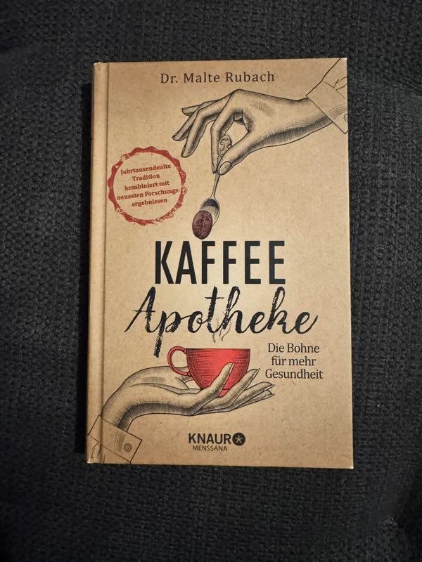 M_R_EXPERT_info's tweet photo. ♻️ Nachhaltige Lektüre 
📔 KAFFEE APOTHEKE 
🤎 Die Bohne für mehr Gesundheit!
👨🏼‍💻 von @M_R_Expert 
🔗 https://t.co/1zGNtsVQm5 https://t.co/ADcxZO1VcU