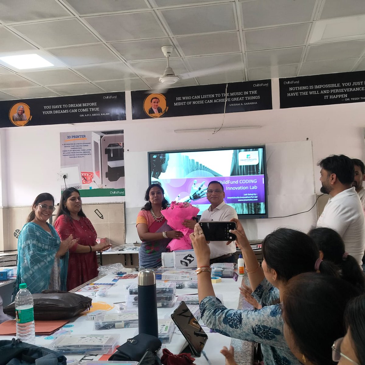 VidyanjaliDelhi's tweet photo. Estd 3 Coding Labs in Distt SE schools by ChildFund India which is a combination of Atal Tinkering Lab, Astronomy, Advanced version of STEM, Comp Sci, Engg &amp; AI. DDE Z25 Mr. C.S.Verma, DURCC &amp; team visited the lab at SVCoEd HariNgr Ashram in #Vidyanjali. Teachers trng provided. https://t.co/aYZIGn5Czv